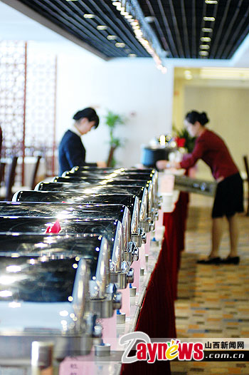 服务两会记者尽心竭力(图)