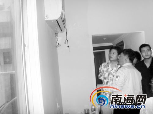 两女打麻将一夜输掉17万 酒店空调发现摄像头