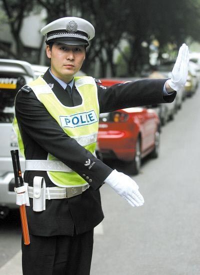 网络选美高潮迭起 <em>农民</em>工<em>女儿</em>PK神勇警花(组图