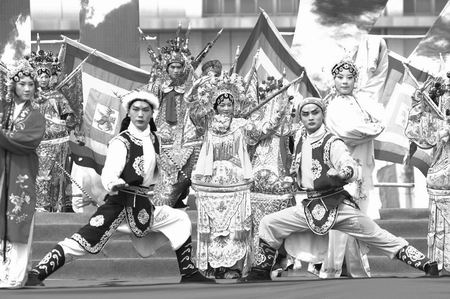 名角来到家门口 河南电视台慰问演出到渑池