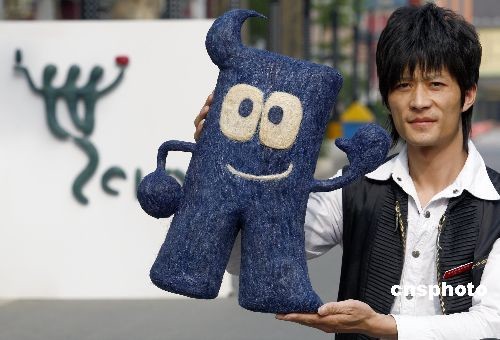 <em>北京</em>发型师<em>头发</em>丝制作的世博会吉祥物海宝_