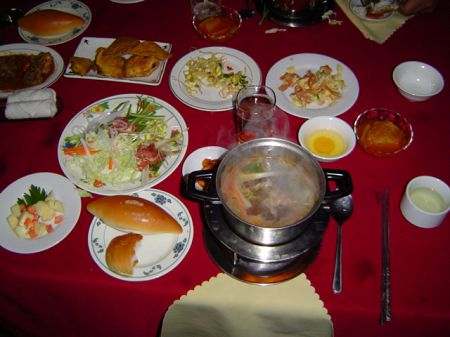 朝鲜火锅,七碟铜碗烤鸭肉等都比较适合国人的