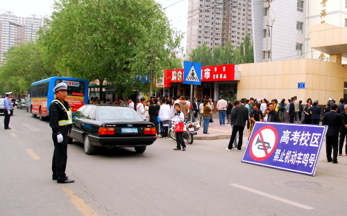 万人瞩目 青海省西宁地区高考如期举行