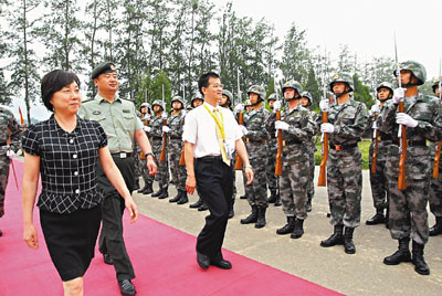 香港大学生北京参观解放军军营 看表演大开眼