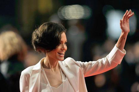 朋友曝好莱坞影星安吉丽娜·朱莉打算息影从政