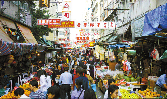 > 正文    首开广州先河的萝岗区普晖社区走鬼集市还在努力做旺中 本