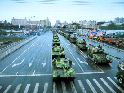 今年阅兵二炮出动神秘战略导弹