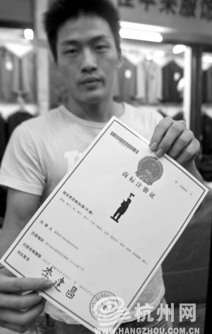 杭州家喻户晓的雕塑铜少女幻有个精明温州小