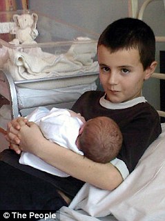 女友已怀孕数月 13岁男孩将成英伦最年轻父亲