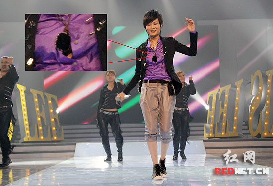 李宇春录节目“春光乍泄”热舞致衬衣开裂（图）