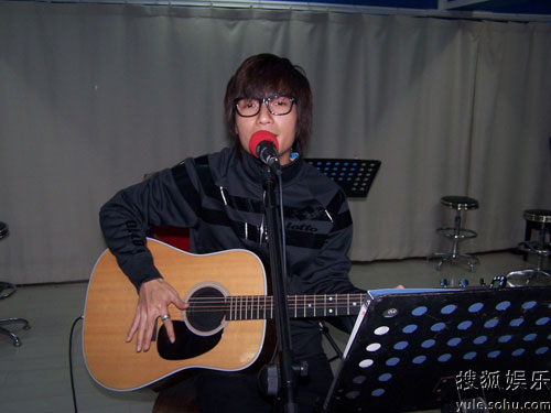 陈楚生演唱会将首展舞姿 不邀韩红邀齐秦