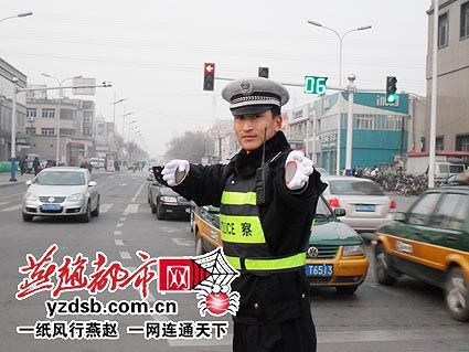 "唐山最帅交警"走红网络