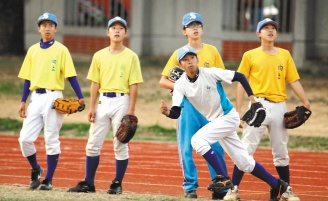 台湾棒球教育 着魔 球员打架偷钱不念书(图)