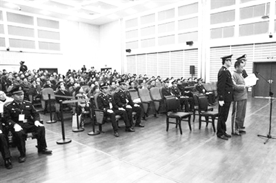 涉黑造假律师李庄昨日站上被告席