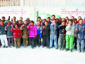 杭州志愿者为青海玉树县第三完全小学募集万件