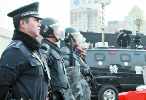 110宣传日警用装备"亲近"市民
