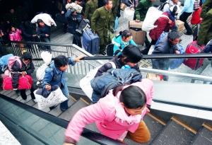 郑州火车站自动扶梯闲置两年