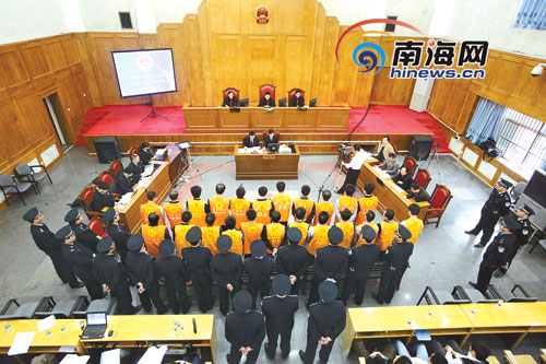海口南站拉客黑社会团伙受审 涉嫌牟利251万元