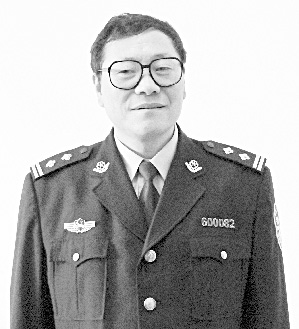 关世武 燃起下岗工人希望的烛光