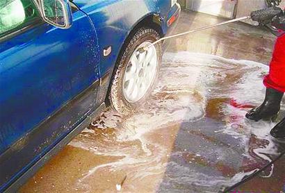 泉城每年1000多万洗车费流入小作坊