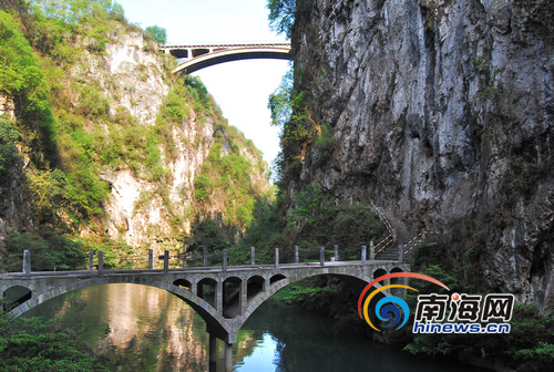 > 正文   福泉洒金谷位于福泉市城郊,是鱼梁江,诸梁江,沙河三道峡谷和