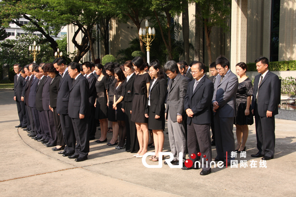 中国驻泰国使馆为玉树地震灾区降半旗志哀(图)_新闻中心_新浪网