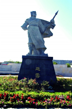 赵云故乡河北省正定县赵云广场上的赵云雕像.贾敏杰 摄