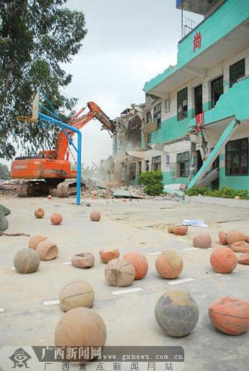 南宁拆除部分违章建筑 被拆迁学校师生已基本