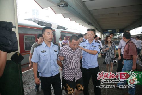 十年夫妻深夜反目 丈夫挥厨刀割掉妻子头(图)