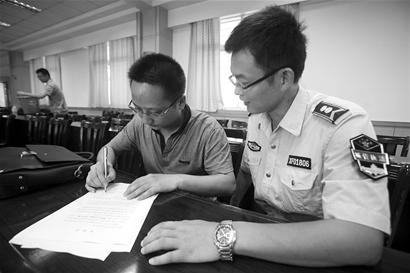 图文:多项举措整治违规夜间施工