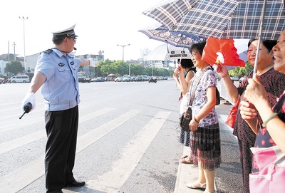 交通路口九成市民很文明