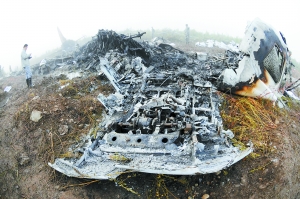 伊春空难幸存者讲述惊魂一刻-- 紧急出口堵死