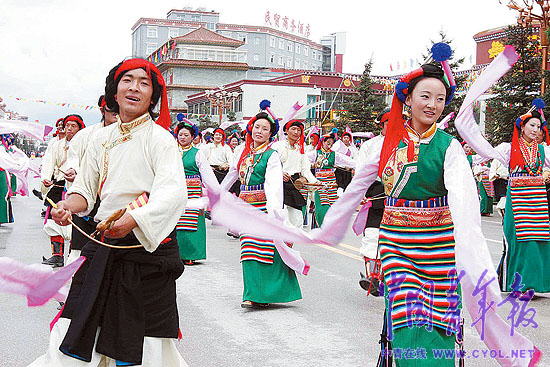 第六届康巴艺术节暨迪庆州民族团结举行