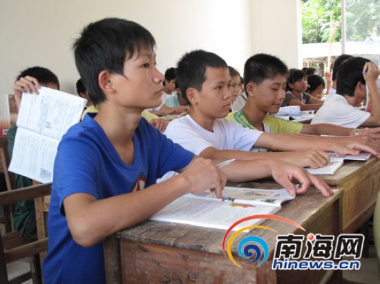 受热心人捐助 澄迈孤儿今日重返校园[组图]