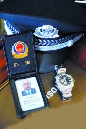 假冒警察网上交友骗财骗色 泉州一男子先后与10多名女子发生关系 并拍下激情视频进行敲诈_新闻中心_新浪网