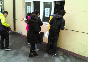 自考考点百名考生作弊 收到短信答案拿手机抄