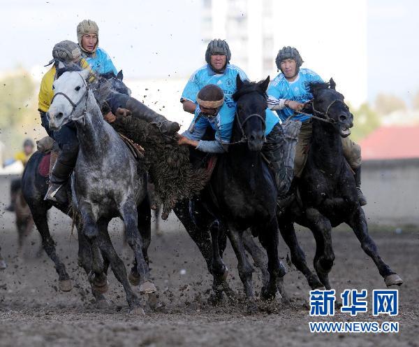 吉尔吉斯斯坦举行共和国杯"叼羊"总决赛(组图)