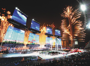 爆竹点燃主火炬 珠江光影绚亚洲