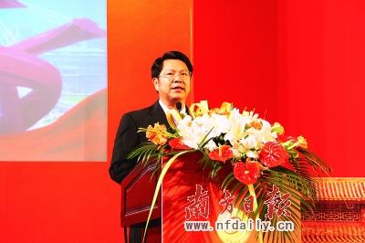 �������ʹ�����ҵ�¶�ݸ