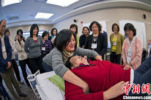 美国华人社区志愿者推广临终关怀服务