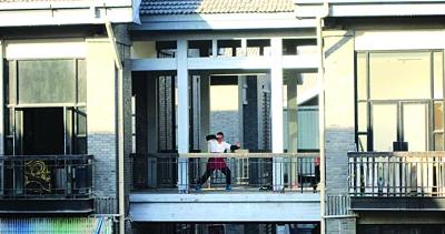 �����Ů����Ա