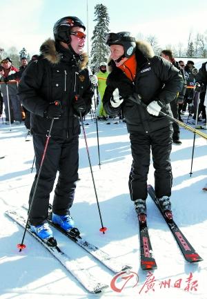 ��÷����ϡ���ѩ����ƴ�ߵ�