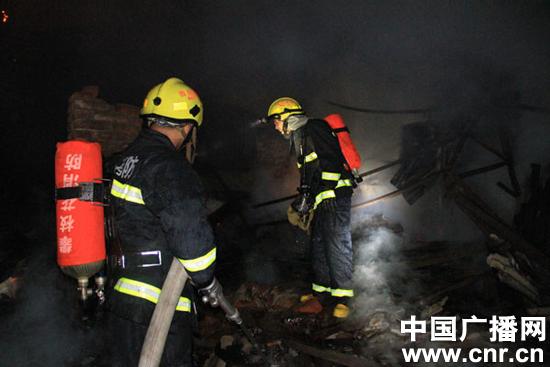 �Ĵ���֦��һ�������賿ͻ����60������Ա���