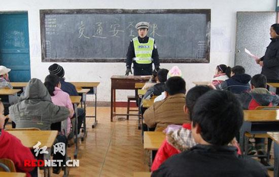 ���½�����ѧ����У������ͨ��ȫ