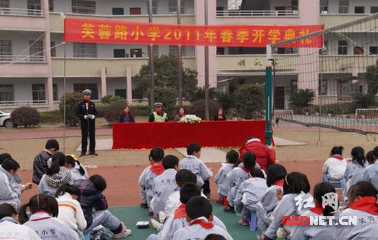 ���½�����ѧ����У������ͨ��ȫ