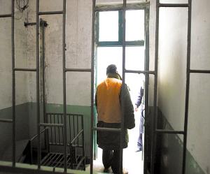 鹿泉15岁女孩独自在家 熟人敲开门杀人焚尸