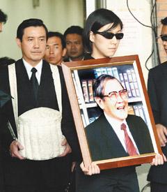 蔡英文消费马英九父亲称其骨灰坛写化独渐统