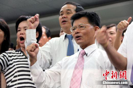 ǰ�����س������˵ֱ������η��廪��ѧ�͹ʹ�