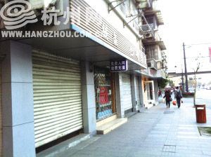 一夜班姑娘抢劫在朝晖一区门口遭扑身回应再回家女生接吻怎么图片