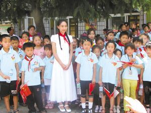 北京美少女搁置学业走百城宣传公益到石家庄